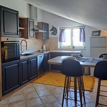 Battistella'S Near The Sea Apartment Ровин Екстериор снимка